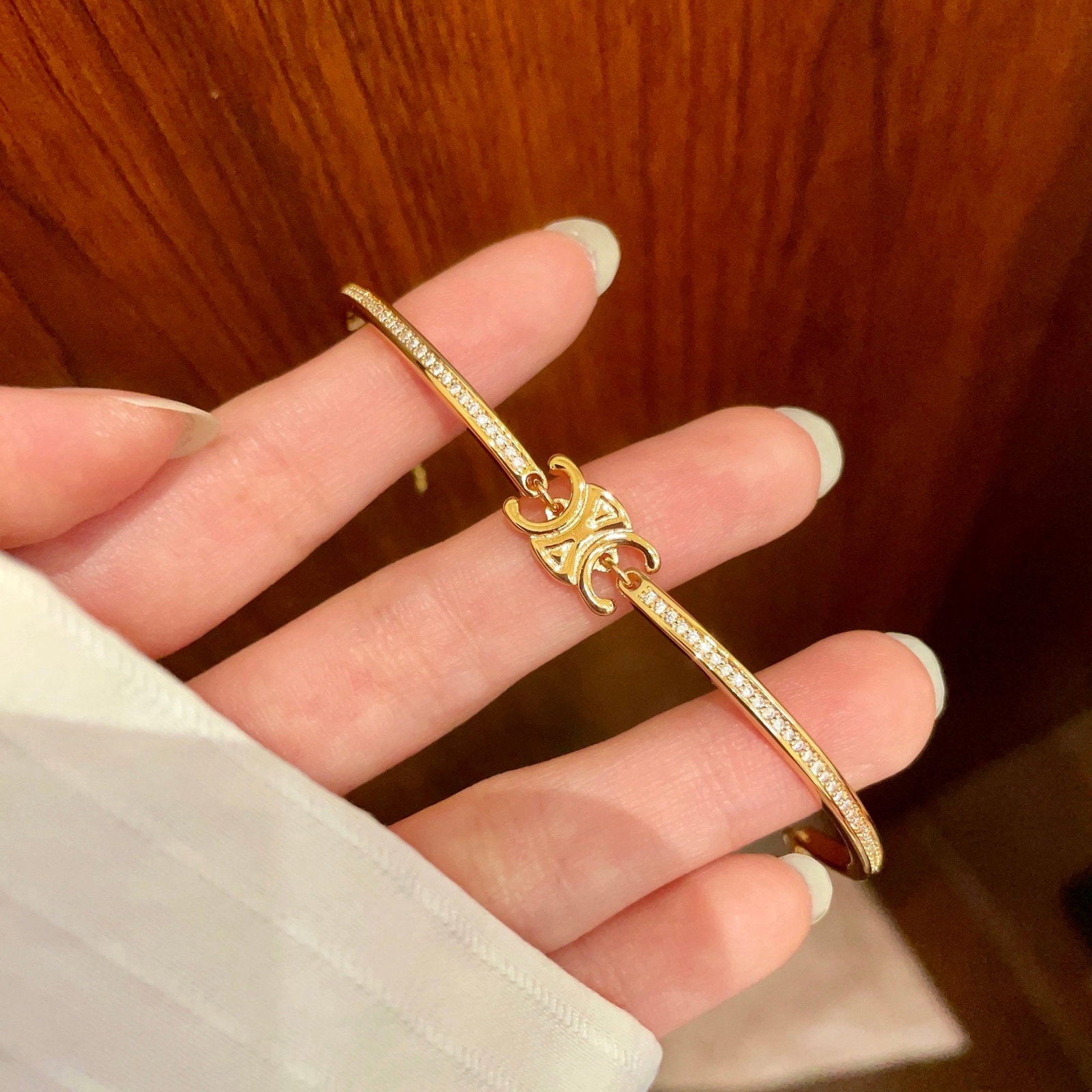 Celine Arc de Triomphe Bracelet: We offer FREE SHIPPING for both domestic and international clients who bid over $500. Celine Arc de Triomphe bracelet! It's so exquisite! A simple and classic design, yet incredibly versatile! The bra