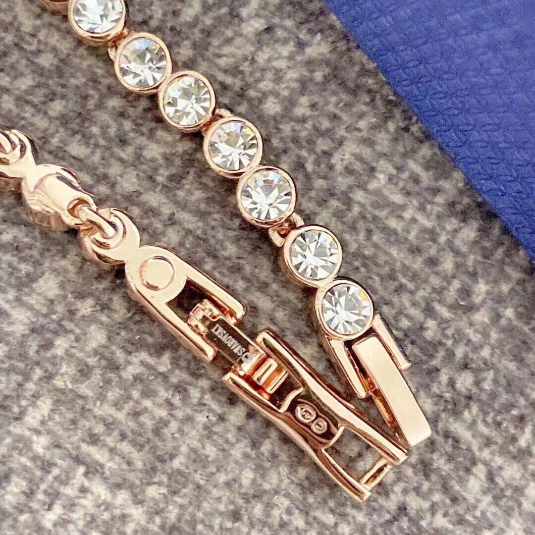 SWAROVSKI rose gold round diamond-encrusted bracelet/bangles: We offer FREE SHIPPING for both domestic and international clients who bid over $500. SWAROVSKI Rose Gold Round Diamond Inlaid Bracelet/Bangle with Extended Clasp A wonderful gift for you or your love