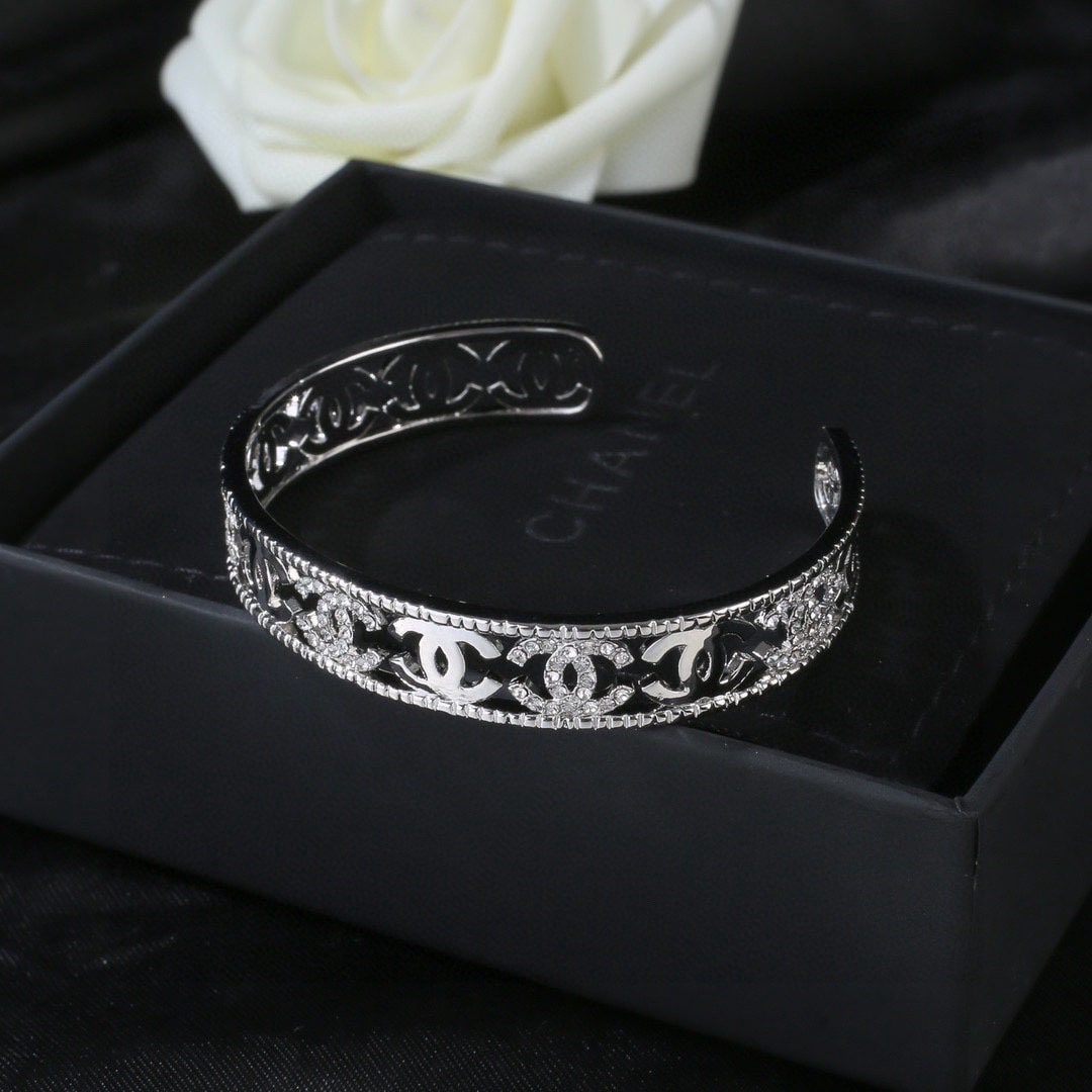 Chanel crystal bracelet: We offer FREE SHIPPING for both domestic and international clients who bid over $500. Chanel crystal bracelet with classic CC logo, exuding a sophisticated and versatile style. A wonderful gift for yo