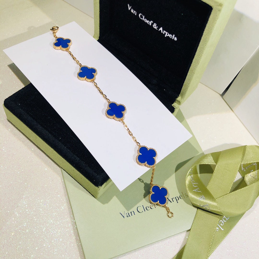 Van Cleef & Arpels Four-Leaf Clover Five-Flower Bracelet: We offer FREE SHIPPING for both domestic and international clients who bid over $500. Van Cleef & Arpels Four-Leaf Clover Five-Flower Bracelet A wonderful gift for you or your loved one. Currencies
