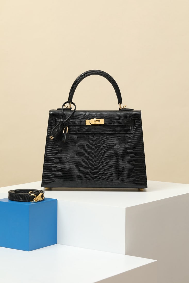 Hermes: We offer FREE SHIPPING for both domestic and international clients who bid over $500. Model: KL25 Code: KL250670 Color: CK89 Black Dimensions: 25cm (L) x 10cm (D) x 20cm (W) Shoulder Strap Length: