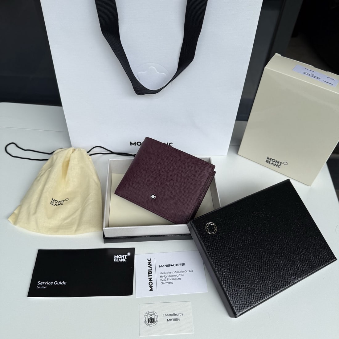 MONTBLANC Heart Series 6 Card Slot Wallet: We offer FREE SHIPPING for both domestic and international clients who bid over $500. MONTBLANC Heart Series 6 Card Slot Wallet, Dolpo Red. Material: Top Grain Cowhide. A wonderful gift for you or