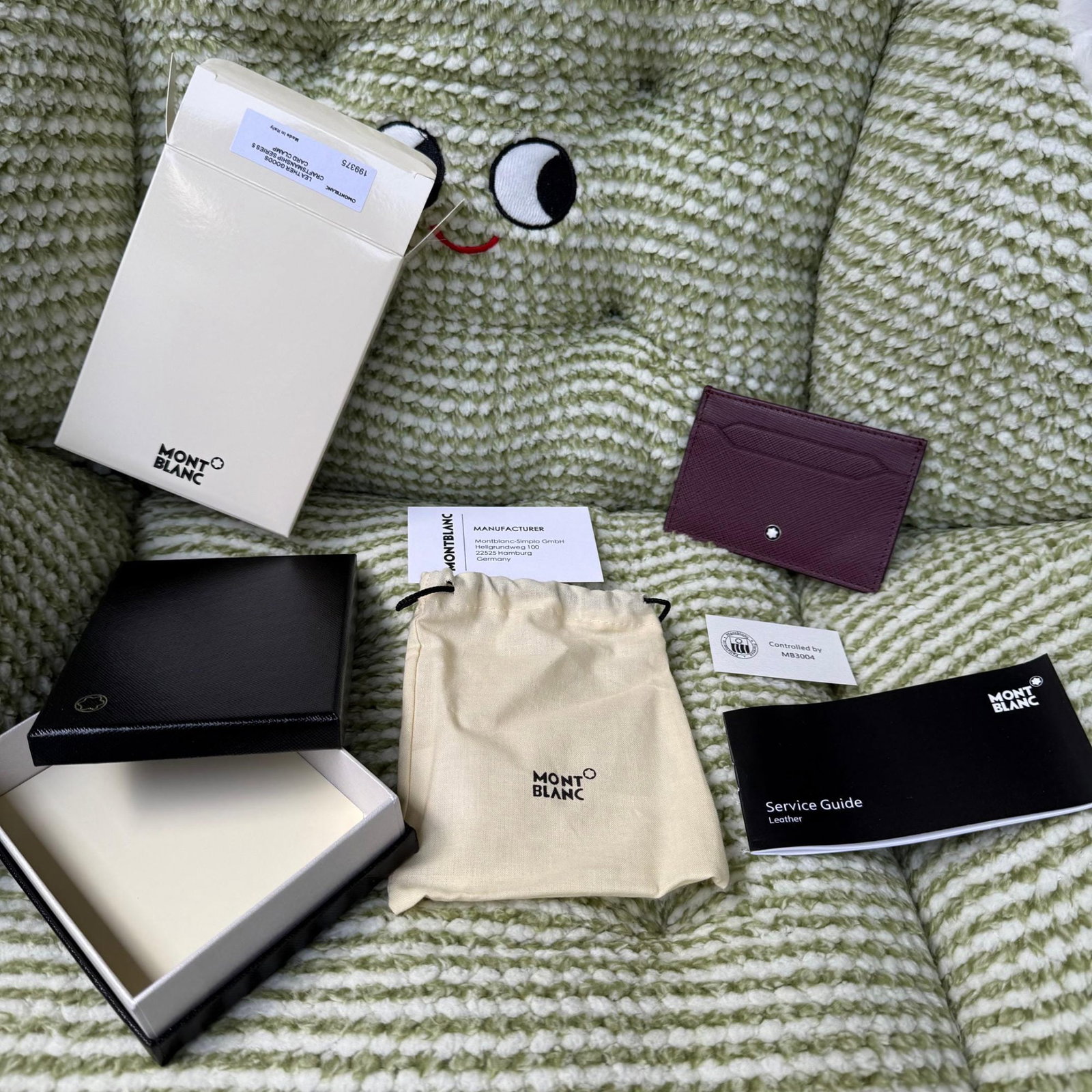 MONTBLANC Heart Series Card Holder: We offer FREE SHIPPING for both domestic and international clients who bid over $500. MONTBLANC Heart Series Card Holder in Dolpo Red. Material: Top-grain cowhide leather. A wonderful gift for you or