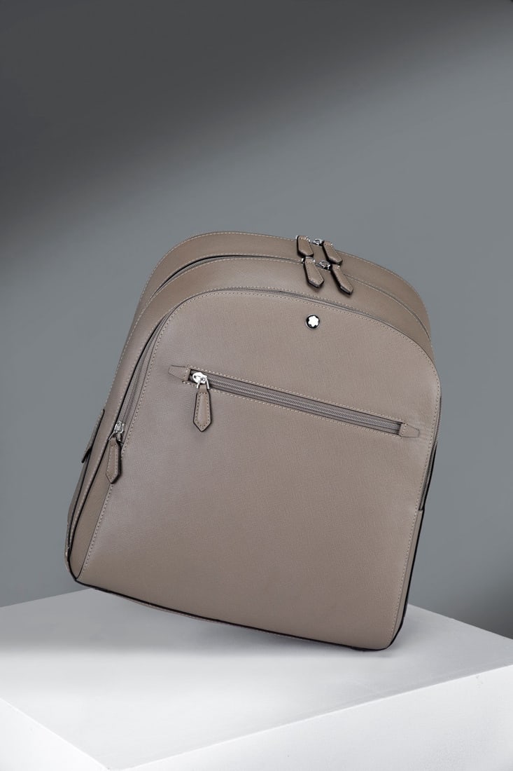 MONTBLANC Heart Series Backpack: We offer FREE SHIPPING for both domestic and international clients who bid over $500. MONTBLANC Heart Series Backpack, Earth Brown Material: Top Grain Cowhide A wonderful gift for you or your loved