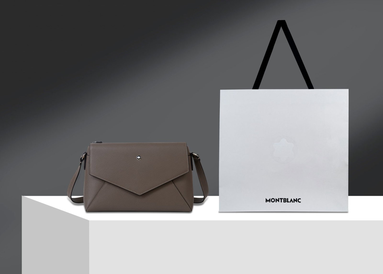 MONTBLANC Heart Series Double Pocket Bag: We offer FREE SHIPPING for both domestic and international clients who bid over $500. MONTBLANC Heart Series Double Pocket Bag, Earth Brown Material: Top Grain Cowhide Leather Dimensions: 25.5x17x8 cm