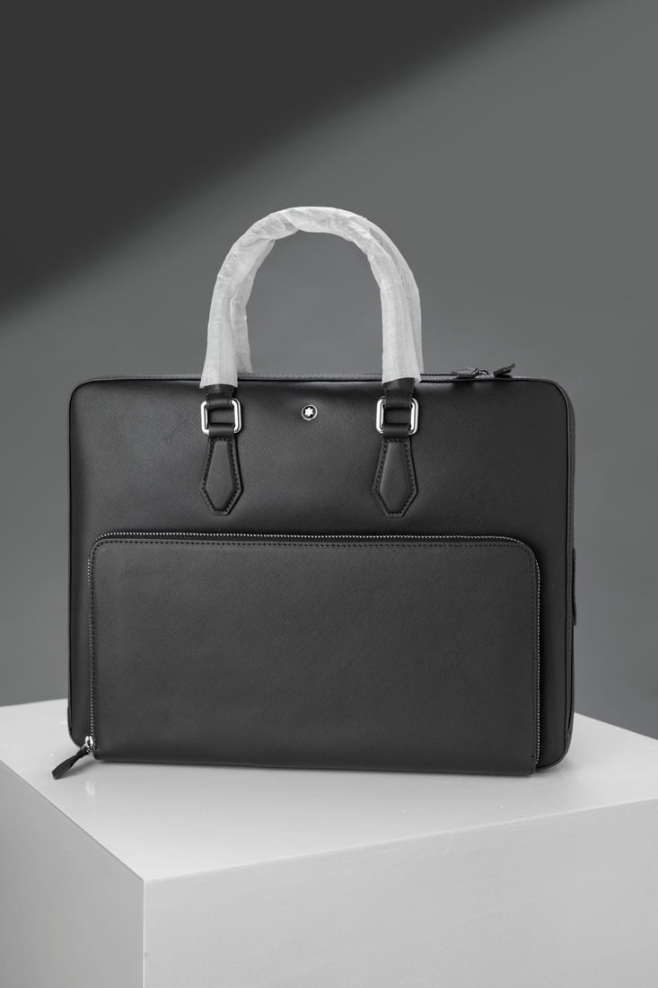MONTBLANC Heart Series Medium Briefcase: We offer FREE SHIPPING for both domestic and international clients who bid over $500. MONTBLANC Heart Series Medium Briefcase Material: Top Grain Cowhide A wonderful gift for you or your loved one. Cu