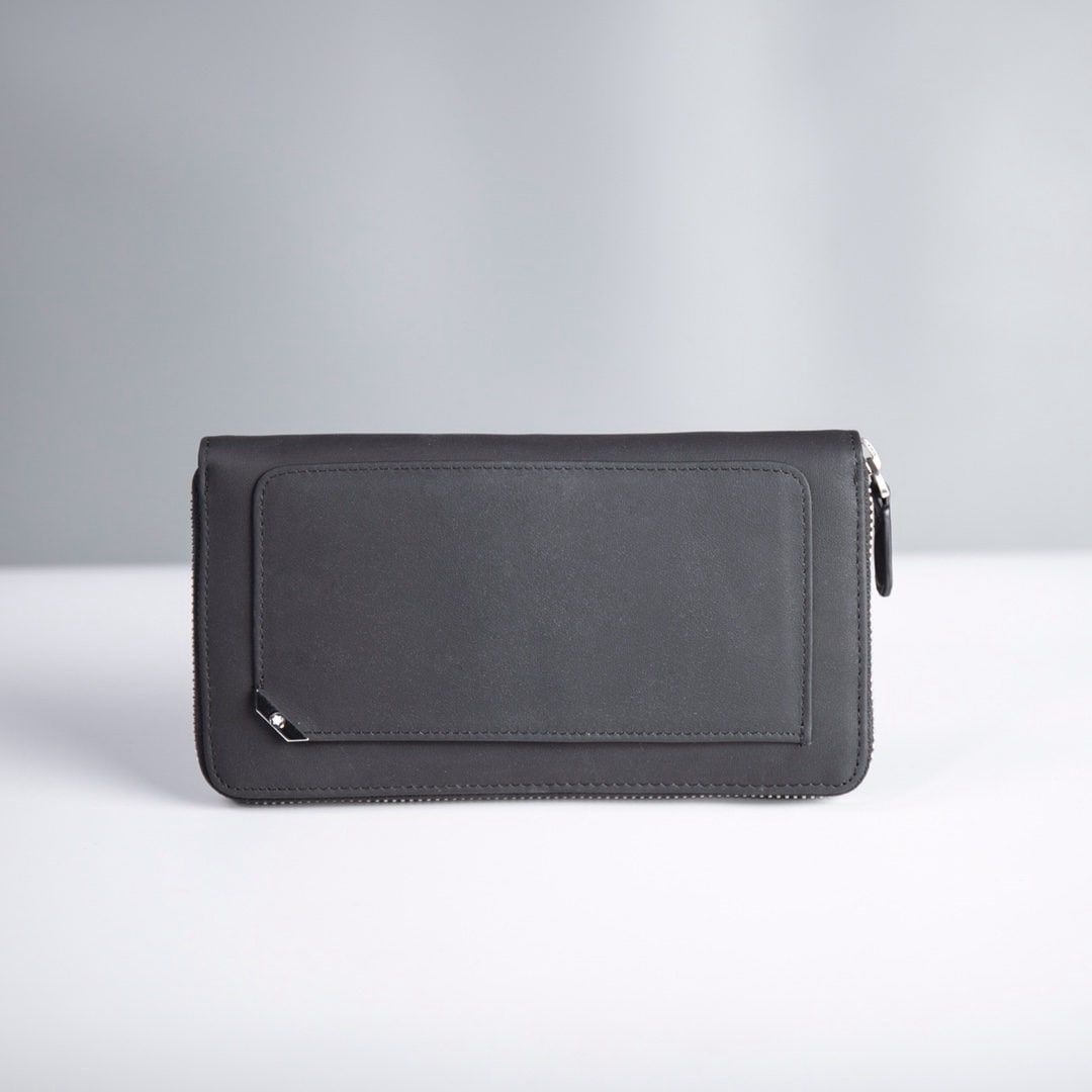 MONTBLANC Meisterstuck Collection Urban Clutch Zipper Bag: We offer FREE SHIPPING for both domestic and international clients who bid over $500. MONTBLANC Meisterstuck Collection Urban Clutch Zipper Bag Material: Top Grain Calfskin A wonderful gift for you or