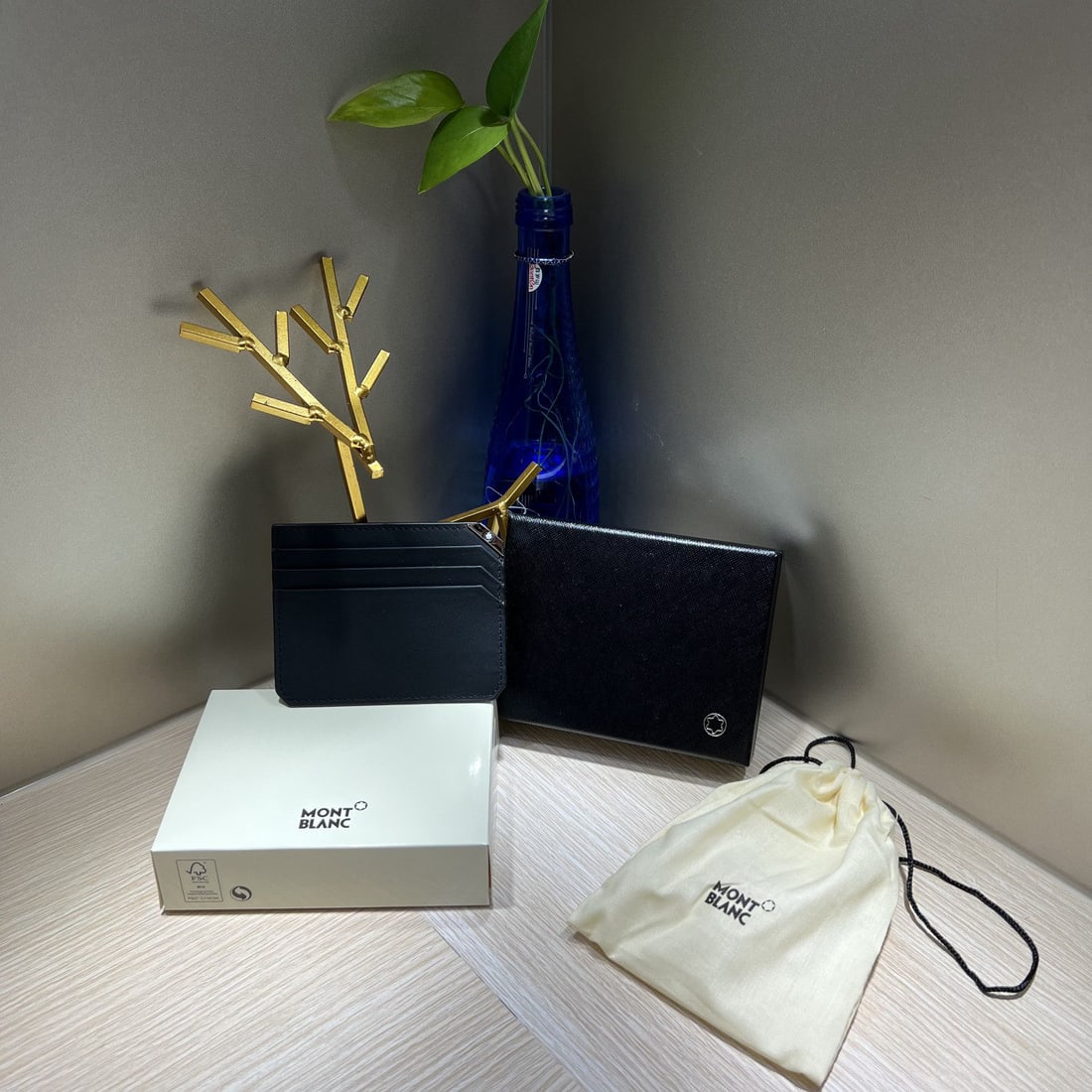 MONTBLANC Meisterstuck Series Urban Mini Card Holder and Business Card Holder: We offer FREE SHIPPING for both domestic and international clients who bid over $500. MONTBLANC Meisterstuck Urban Mini Card Holder Material: Top-grain calfskin A wonderful gift for you or your loved 