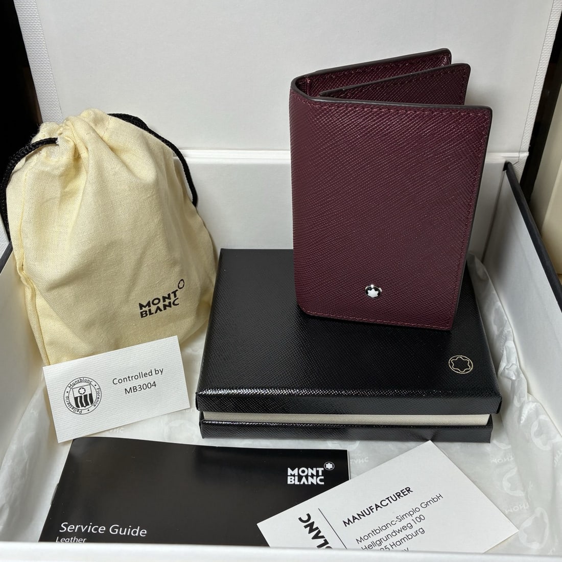MONTBLANC Masterpiece Series 4-Slot Card Holder: We offer FREE SHIPPING for both domestic and international clients who bid over $500. MONTBLANC Masterpiece Series 4-Card Holder in Bordeaux Red. Material: Top-grain embossed cross-grain cowhide. A wo