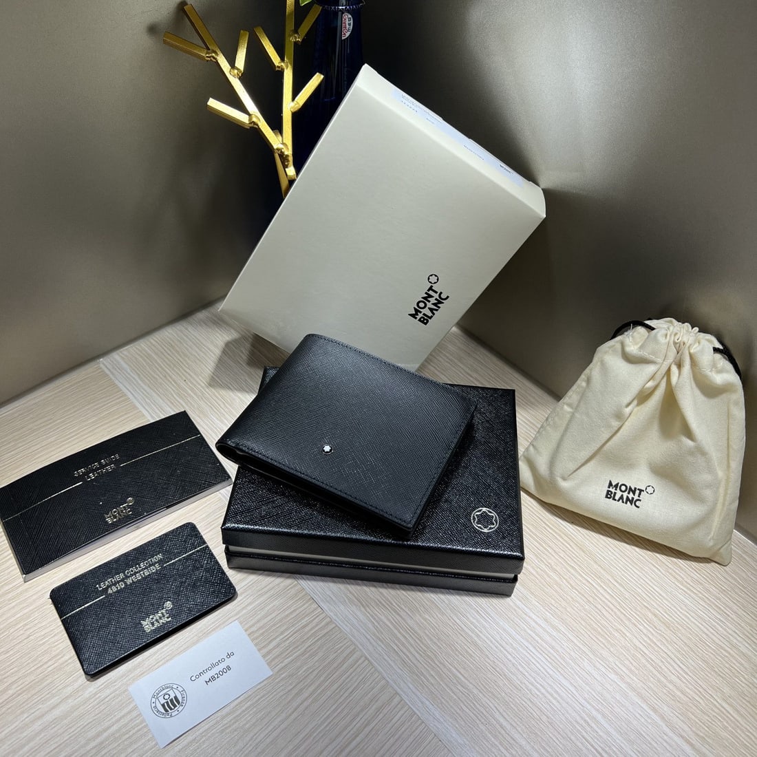 MONTBLANC Masterpiece Series 6-Card Slot Wallet: We offer FREE SHIPPING for both domestic and international clients who bid over $500. MONTBLANC Masterpiece Series 6-Card Slot Wallet Material: Top-grain embossed cross-grain cowhide A wonderful gift 