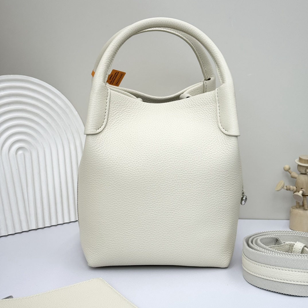 Loro piana Bale Medium Bucket Bag: We offer FREE SHIPPING for both domestic and international clients who bid over $500. The Loro Piana Bale Medium Bucket Bag in off-white is crafted from premium calfskin leather with a suede lining. I