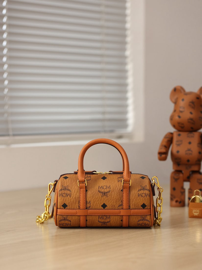 MCM Aren Boston Bags: We offer FREE SHIPPING for both domestic and international clients who bid over $500. The MCM Aren Boston bag redefines the urban chic silhouette. The detachable and adjustable chain shoulder strap
