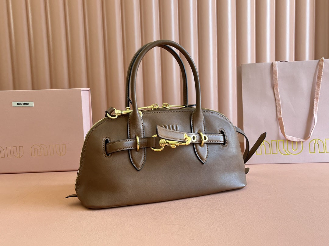 MIUMIU: We offer FREE SHIPPING for both domestic and international clients who bid over $500. MIUMIU 33 X 16.5 X 10CM A wonderful gift for you or your loved one. Currencies including USD, CAD, GBP, EUR, AUD,