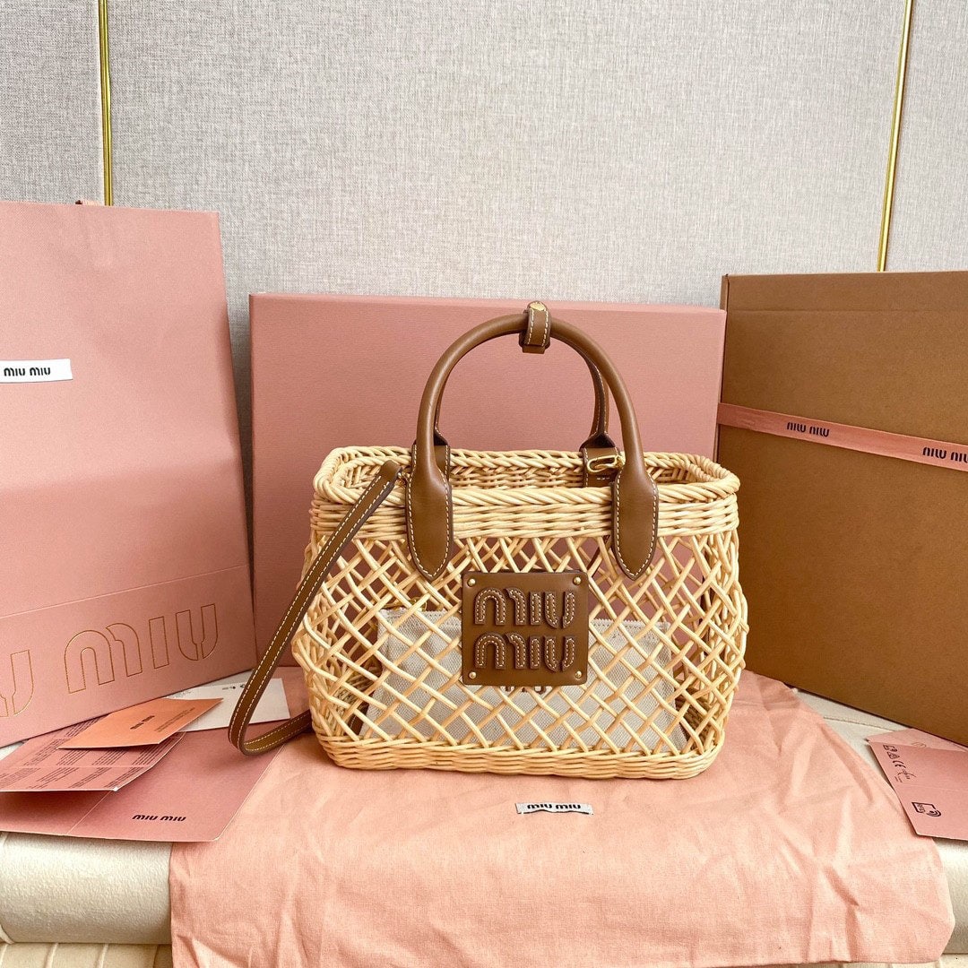 MIUMIU: We offer FREE SHIPPING for both domestic and international clients who bid over $500. MIUMIU 24 X 18 X 9CM A wonderful gift for you or your loved one. Currencies including USD, CAD, GBP, EUR, AUD,