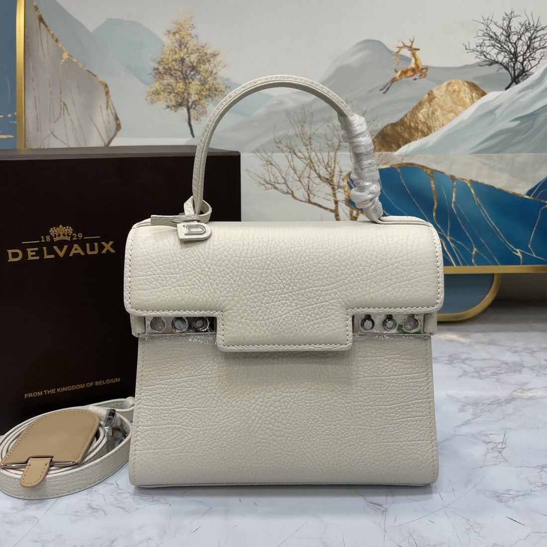 Delvaux: We offer FREE SHIPPING for both domestic and international clients who bid over $500. Delvaux Tempete PM in Caramel, the hottest color for Spring/Summer 2021, exudes a mysterious charm! The original