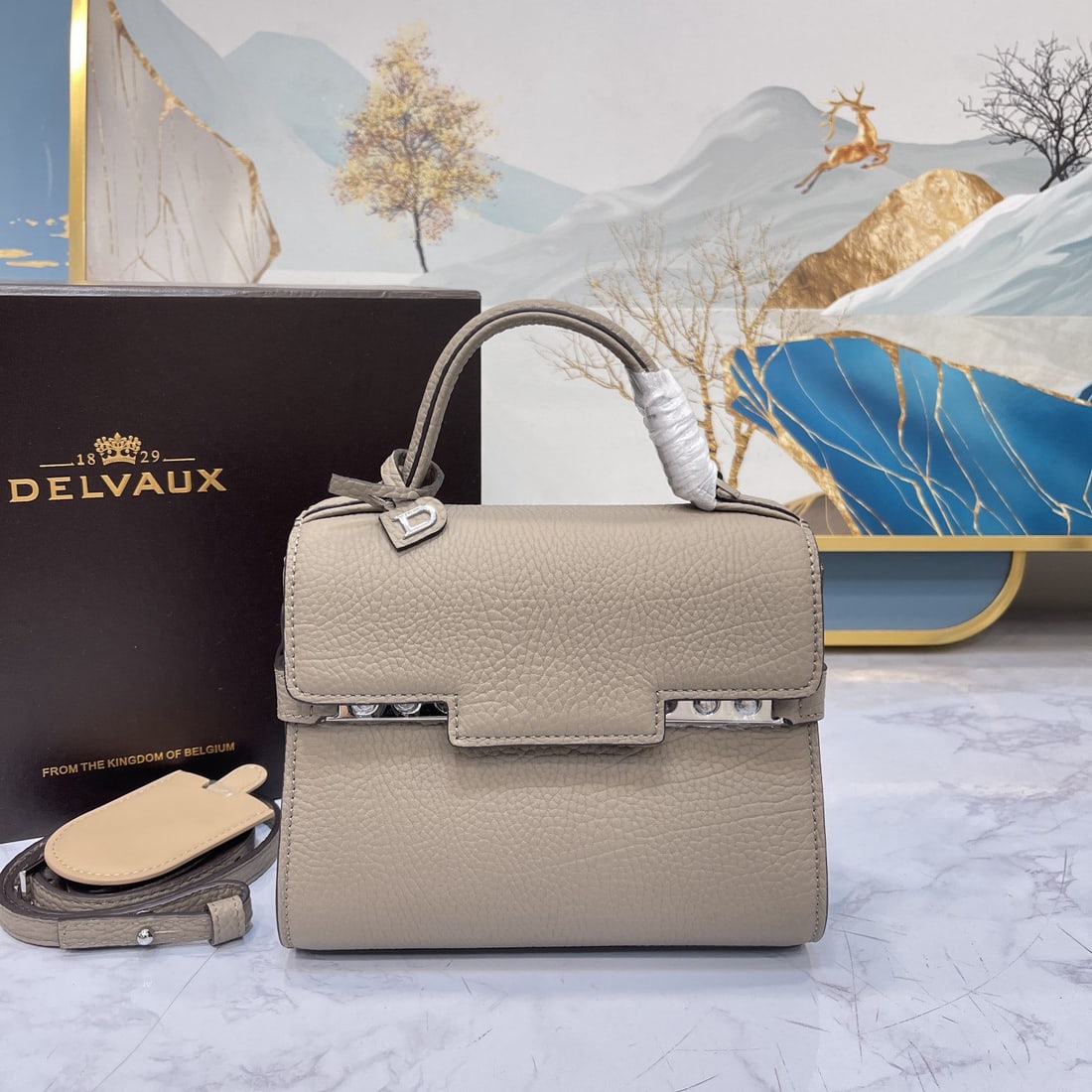 Delvaux: We offer FREE SHIPPING for both domestic and international clients who bid over $500. 2022 Spring/Summer New Small Size Bag: The elegant and petite Tempete Small from the Belgian royal brand Delvaux