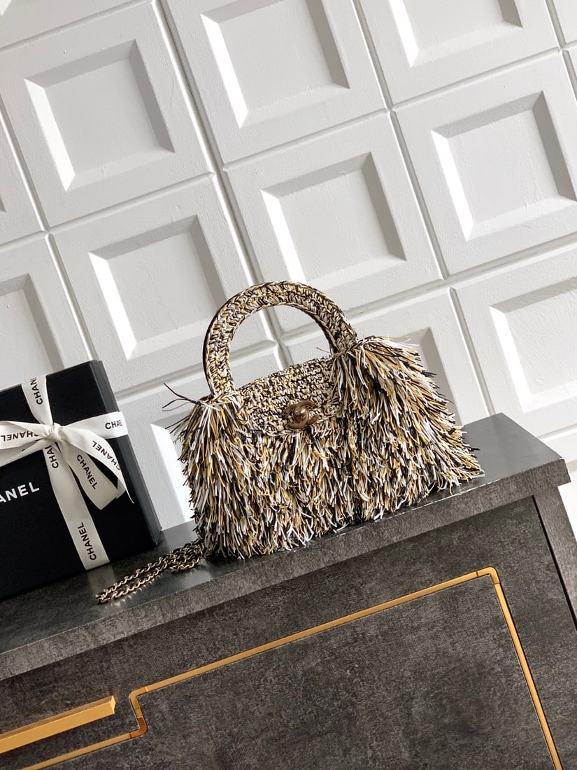 CHANEL: We offer FREE SHIPPING for both domestic and international clients who bid over $500. (Rainbow colors) CHANELkelly hand-woven tassel, size 13X19X7cm A wonderful gift for you or your loved one. Currenc