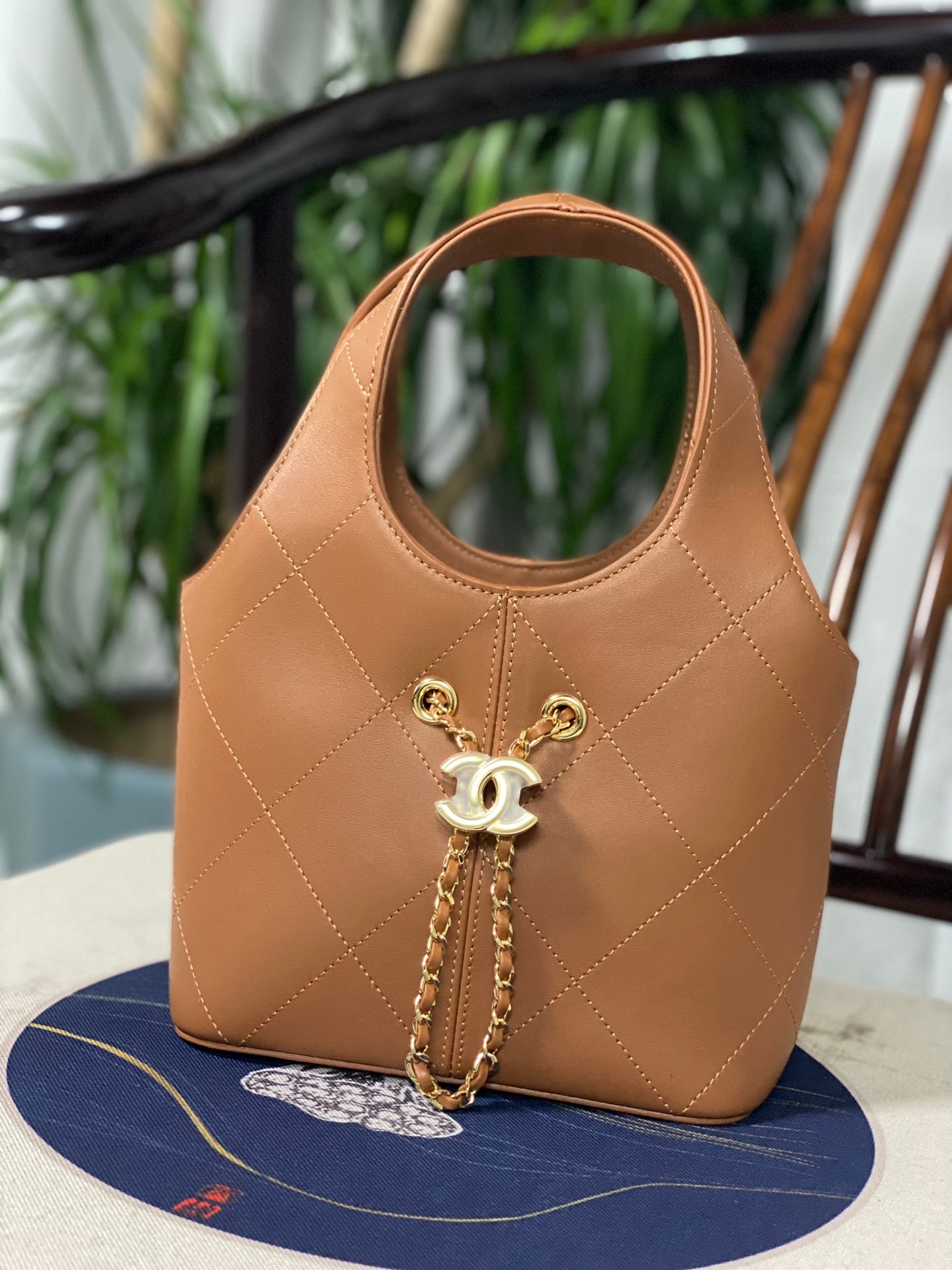 CHANEL's 2026 Early Spring Collection Leather "Basket Bag": We offer FREE SHIPPING for both domestic and international clients who bid over $500. CHANEL's 2026 early spring collection "basket bag" is made of fine and durable calfskin. It features vintage gold 