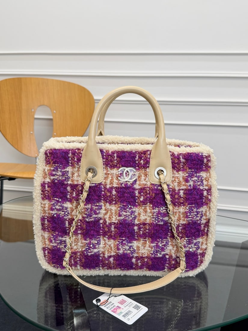 CHANEL: We offer FREE SHIPPING for both domestic and international clients who bid over $500. The unique texture of tweed makes every touch a tactile experience. Compared to smooth leather, it has an inherent