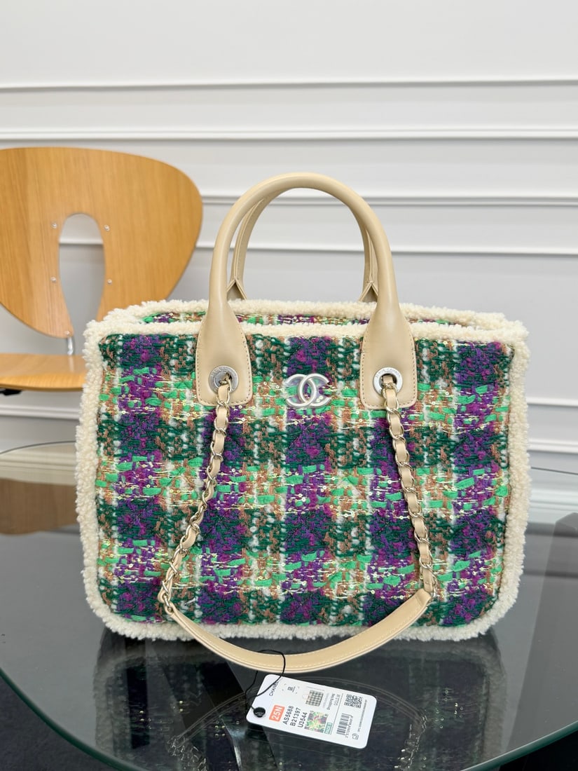 CHANEL: We offer FREE SHIPPING for both domestic and international clients who bid over $500. The unique texture of tweed makes every touch a tactile experience. Compared to smooth leather, it has an inherent