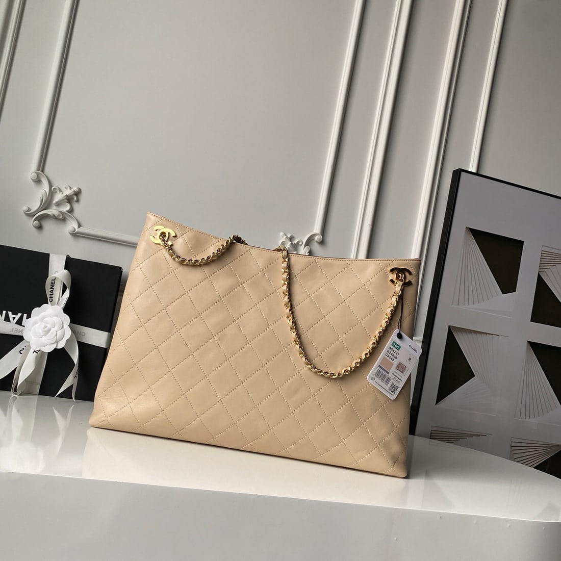 CHANEL SpringXSummer Collection's Bestselling Commuter Tote Bag: We offer FREE SHIPPING for both domestic and international clients who bid over $500. The CHANEL Spring x Summer collection's popular tote bag is made of soft, supple calfskin with neat, clean stitchi