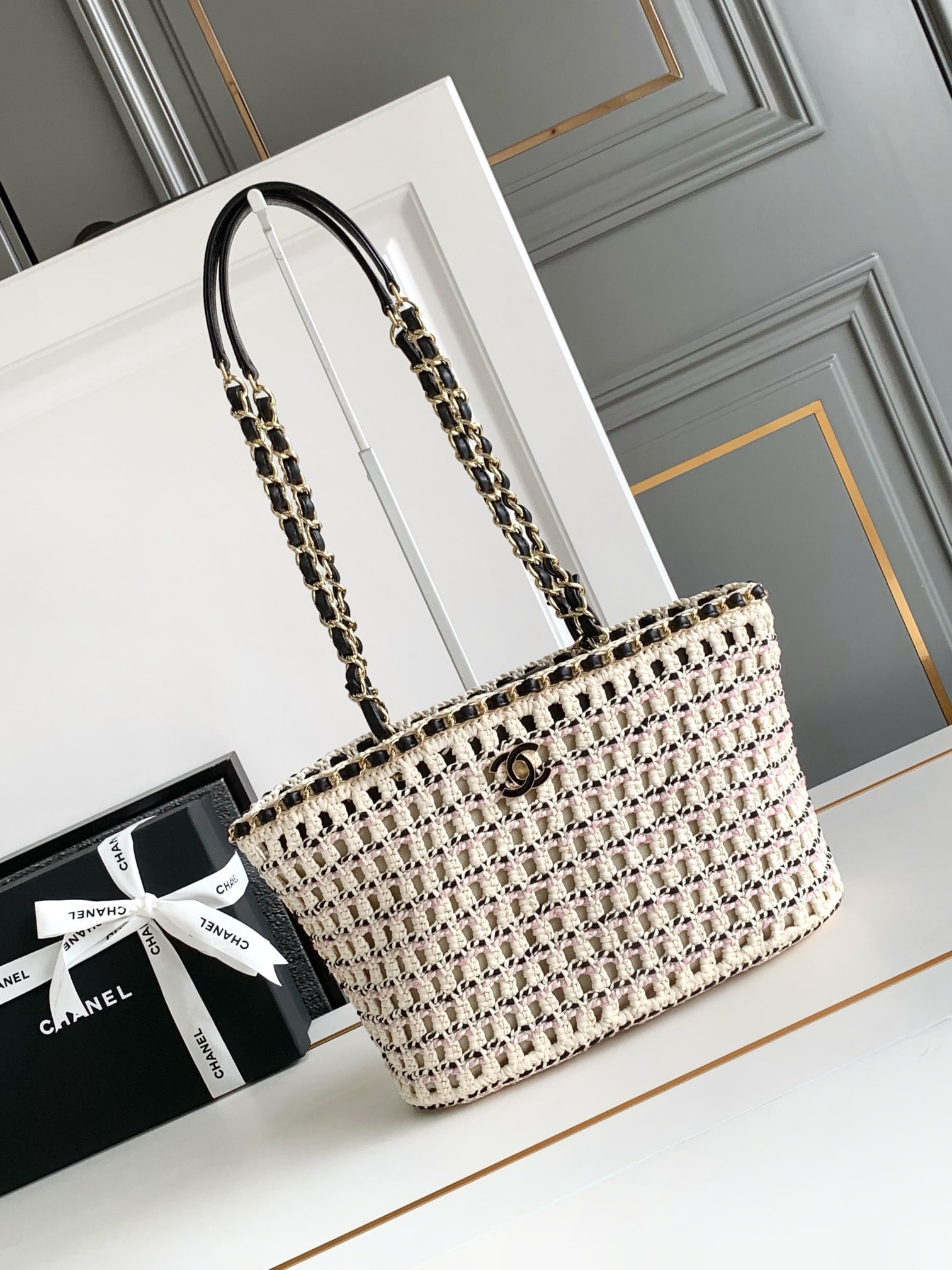 Black and light pink CHANEL early spring collection hand-woven vegetable basket: We offer FREE SHIPPING for both domestic and international clients who bid over $500. This black and light pink CHANEL early spring collection hand-woven straw basket is an adorable must-have for vaca