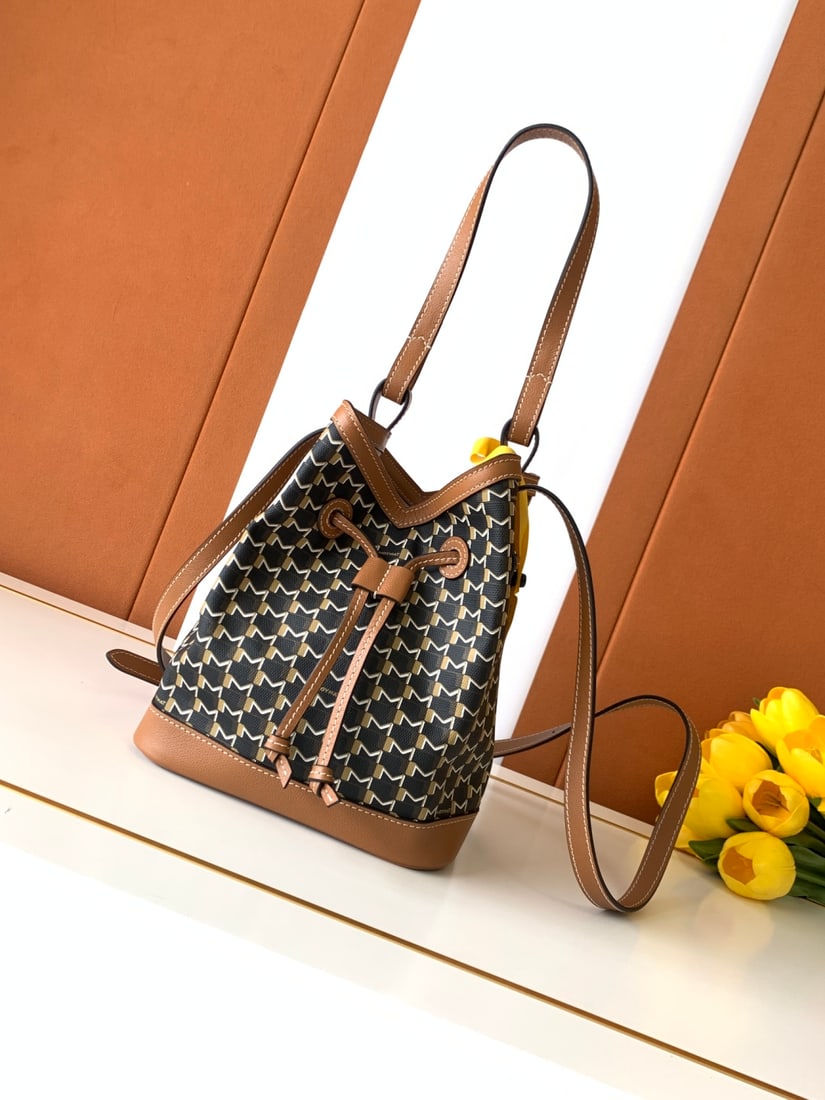 Moynat Canvas Bucket Bag: We offer FREE SHIPPING for both domestic and international clients who bid over $500. The Canvas series bucket bag is an urban and timeless creation. Moynat's "M" bucket bag highlights its casual styl