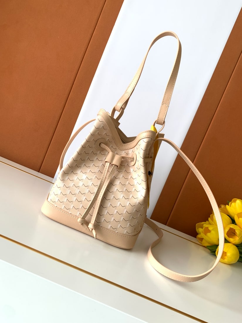 Moynat Canvas Bucket Bag: We offer FREE SHIPPING for both domestic and international clients who bid over $500. The Canvas series bucket bag is an urban and timeless creation. Moynat's "M" bucket bag highlights its casual styl