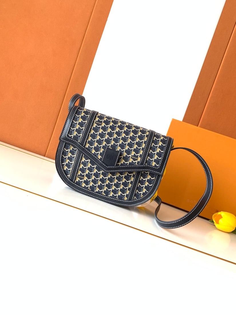 Moynat Canvas Saddle Bag: We offer FREE SHIPPING for both domestic and international clients who bid over $500. The Canvas Saddle Bag is a timeless and elegant classic. Moynat's "M" Saddle Bag boasts smooth, harmonious lines, 