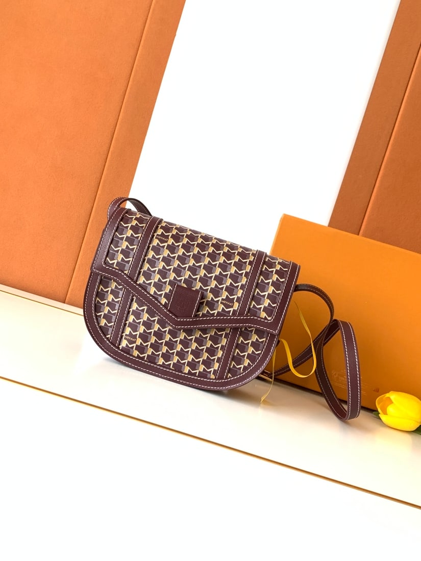 Moynat Canvas Saddle Bag: We offer FREE SHIPPING for both domestic and international clients who bid over $500. The Canvas Saddle Bag is a timeless and elegant classic. Moynat's "M" Saddle Bag boasts smooth, harmonious lines, 