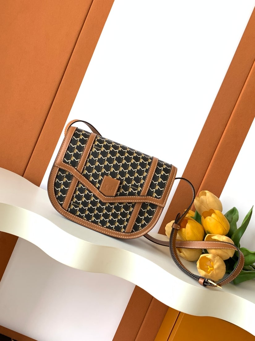 Moynat Canvas Saddle Bag: We offer FREE SHIPPING for both domestic and international clients who bid over $500. The Canvas Saddle Bag is a timeless and elegant classic. Moynat's "M" Saddle Bag boasts smooth, harmonious lines, 