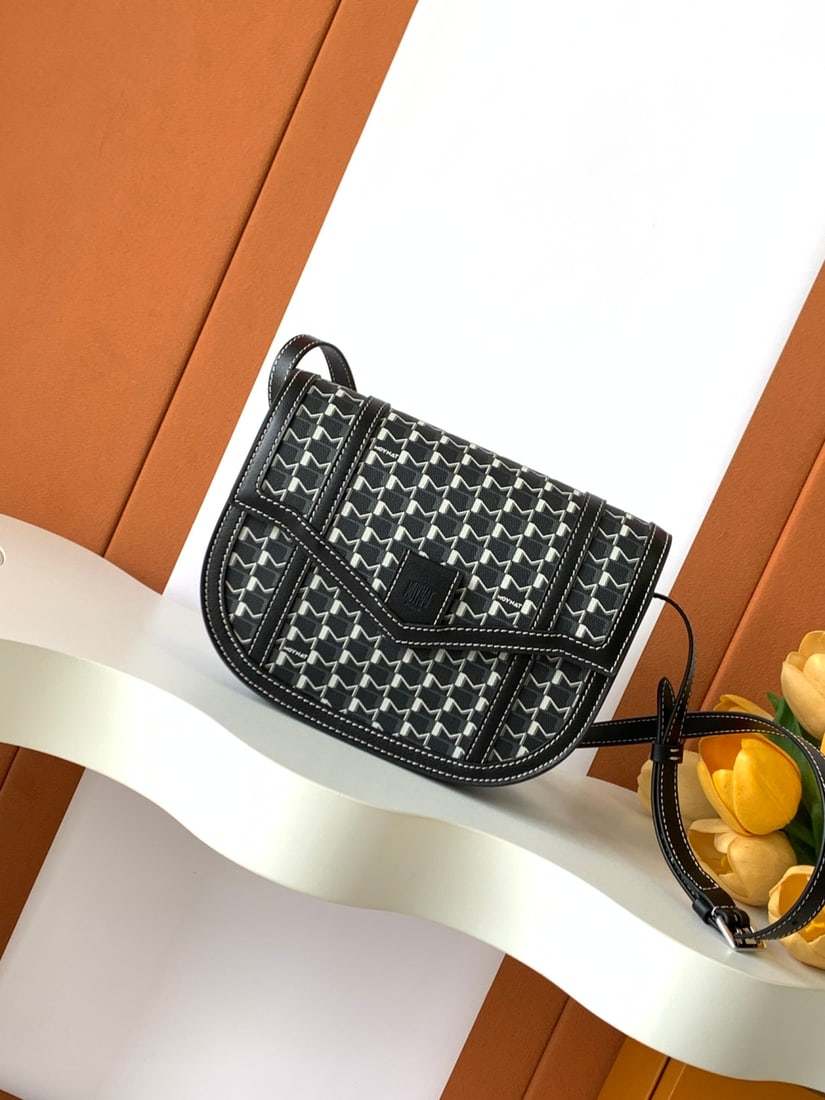 Moynat Canvas Saddle Bag: We offer FREE SHIPPING for both domestic and international clients who bid over $500. The Canvas Saddle Bag is a timeless and elegant classic. Moynat's "M" Saddle Bag boasts smooth, harmonious lines, 