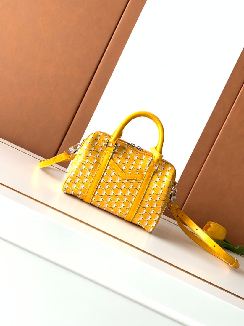Moynat Canvas 48H Travel Bag: We offer FREE SHIPPING for both domestic and international clients who bid over $500. The Canvas MINI 48H Travel Bag is a perfectly scaled-down version of the 48H M travel bag, capable of holding all 