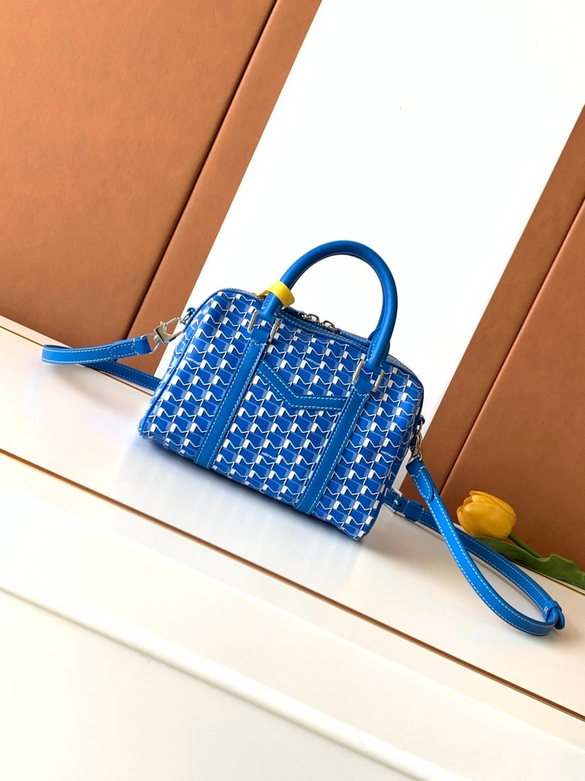 Moynat Canvas 48H Travel Bag: We offer FREE SHIPPING for both domestic and international clients who bid over $500. The Canvas MINI 48H Travel Bag is a perfectly scaled-down version of the 48H M travel bag, capable of holding all 