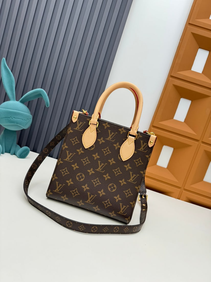 LV Monogram: We offer FREE SHIPPING for both domestic and international clients who bid over $500. The monogrammed leather is Italian Grade A leather. Grade A product dimensions: 21.5 x 22 x 9 cm. A wonderful gift