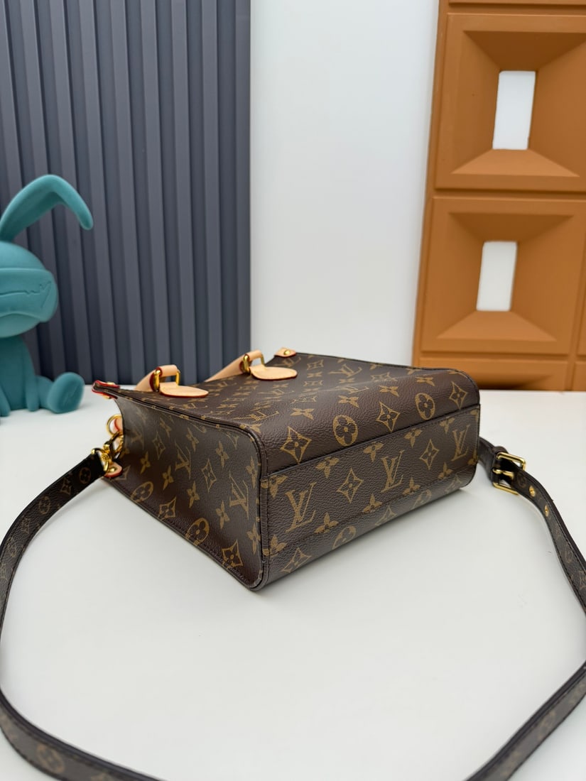 LV Monogram - 4