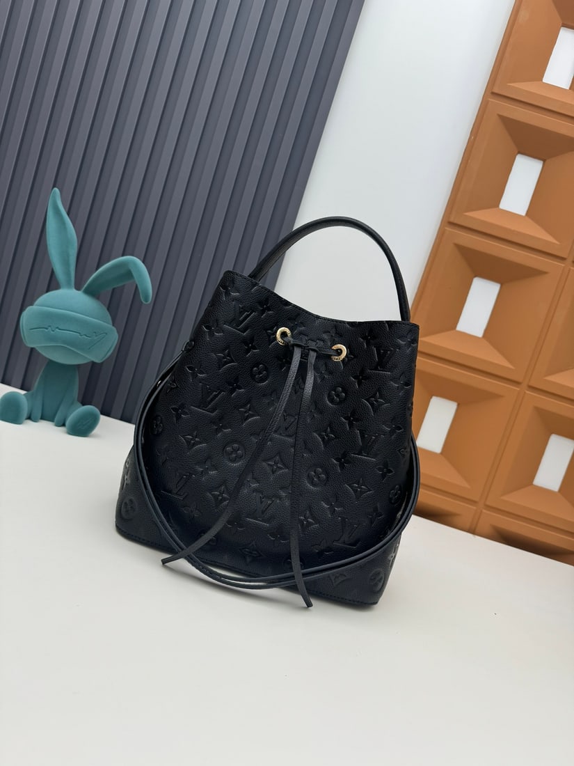 Black N??oNo?? medium bucket bag: We offer FREE SHIPPING for both domestic and international clients who bid over $500. The black N??oNo?? medium bucket bag is crafted from Monogram Empreinte embossed leather, its elegance enhanced