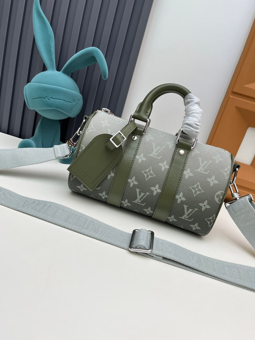 LV: We offer FREE SHIPPING for both domestic and international clients who bid over $500. 25 x 15 x 11 cm (Length x Height x Width) A wonderful gift for you or your loved one. Currencies including USD, CA
