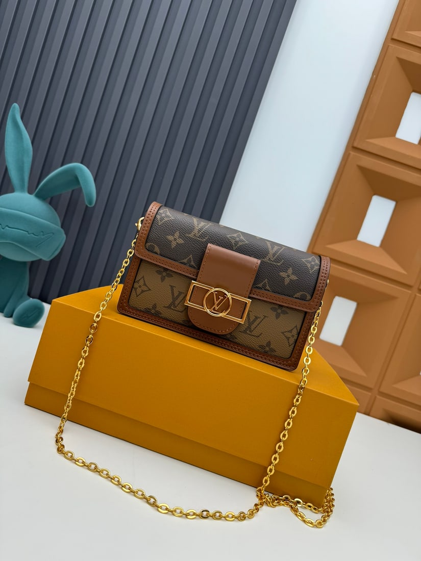 Dauphine chain bag: We offer FREE SHIPPING for both domestic and international clients who bid over $500. This Dauphine chain bag features a vintage look, calfskin trim, and a Circle clasp. Dimensions: 18.5 x 12.0 x 5.0