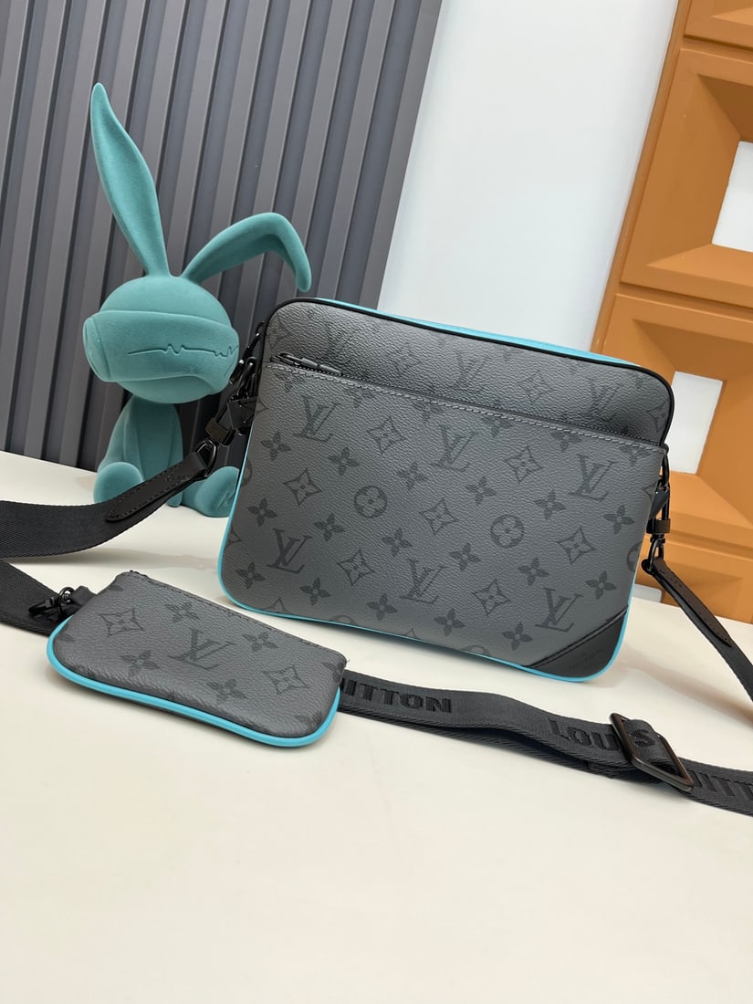 Trio Messenger Bag: We offer FREE SHIPPING for both domestic and international clients who bid over $500. The Trio men's three-piece messenger bag set is made of Monogram Eclipse canvas and Monogram Eclipse Reverse