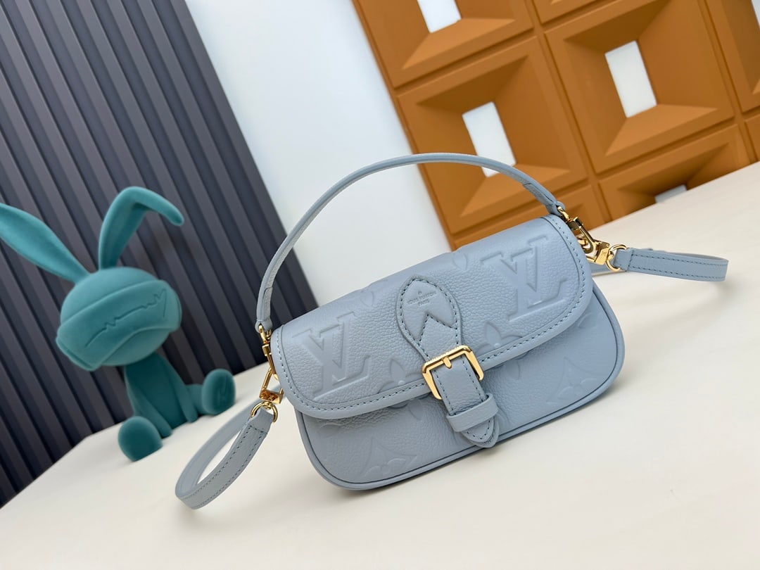 NEW Nano Diane handbag: We offer FREE SHIPPING for both domestic and international clients who bid over $500. The NEW Nano Diane mini baguette bag from the all-leather collection features a detachable handle for versatile