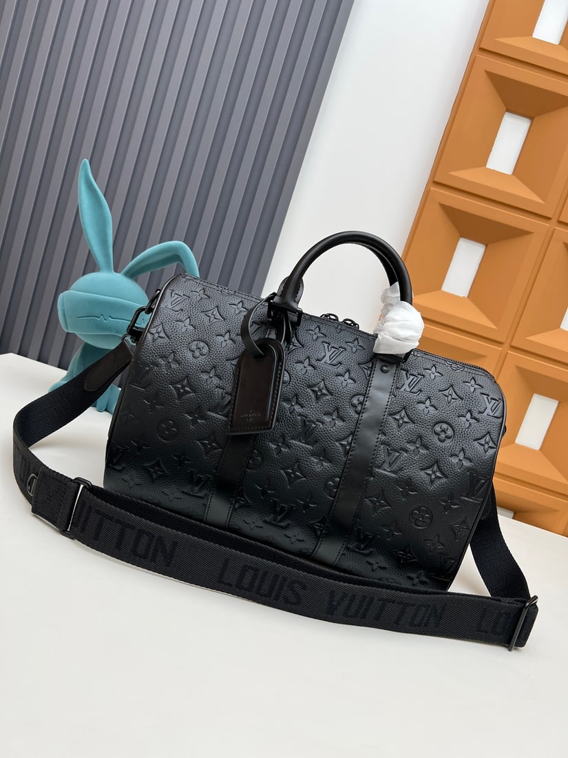 Keepall 35 travel bag: We offer FREE SHIPPING for both domestic and international clients who bid over $500. The Keepall 35 travel bag is crafted from the new iconic Monogram Eclipse canvas. This new version features multip