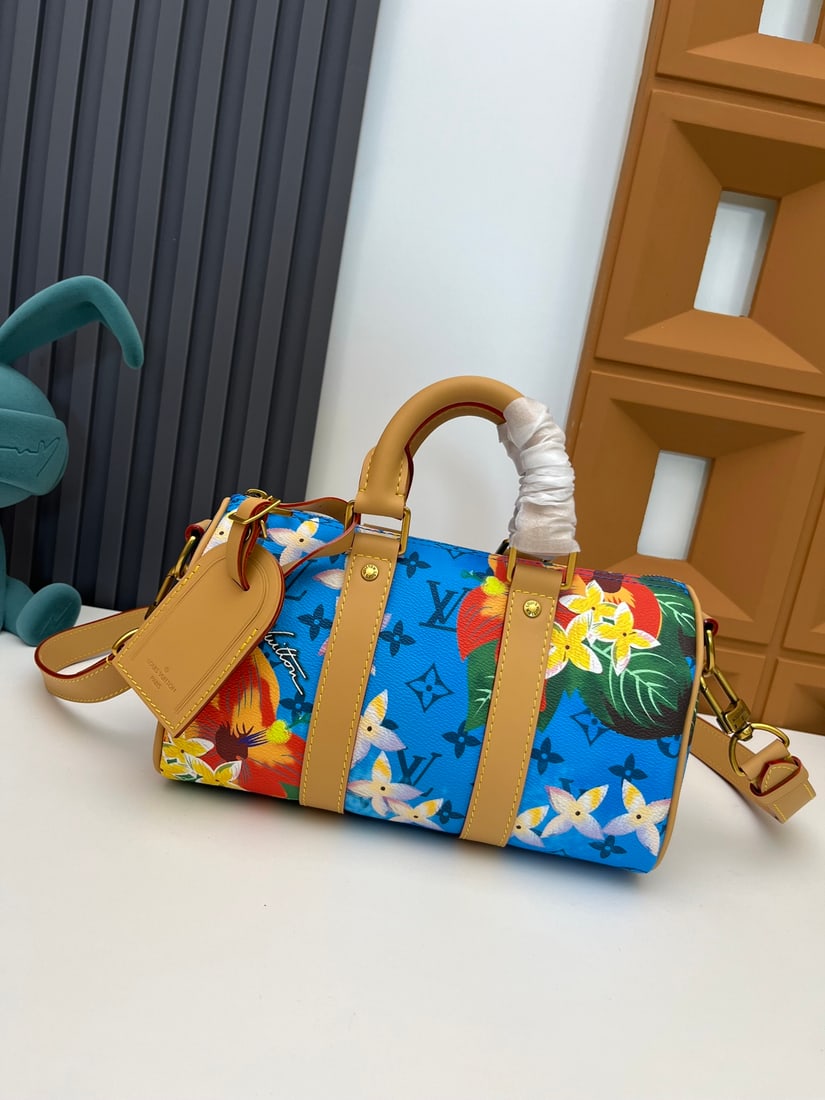 Keepall Bandouli??re 25 handbag: We offer FREE SHIPPING for both domestic and international clients who bid over $500. This Keepall Bandouli??re 25 handbag encapsulates the classic Keepall travel bag design. A detachable shoulder