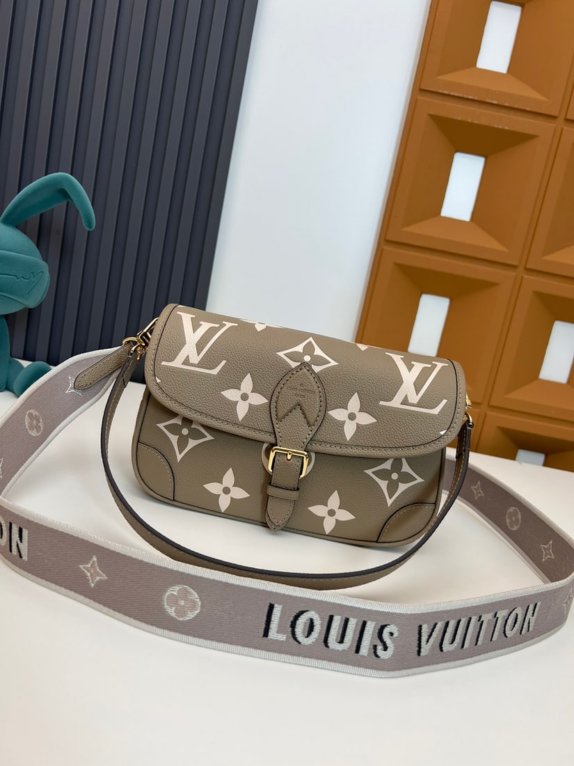 Diane handbags: We offer FREE SHIPPING for both domestic and international clients who bid over $500. This Diane handbag is crafted from Louis Vuitton's classic Monogram Empreinte embossed leather, featuring the