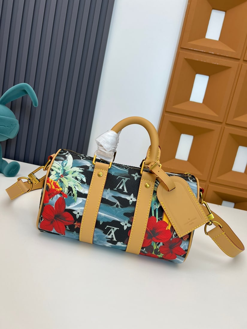 Keepall Bandouli??re 25 handbag: We offer FREE SHIPPING for both domestic and international clients who bid over $500. This Keepall Bandouli??re 25 handbag encapsulates the classic Keepall travel bag design, featuring a detachable