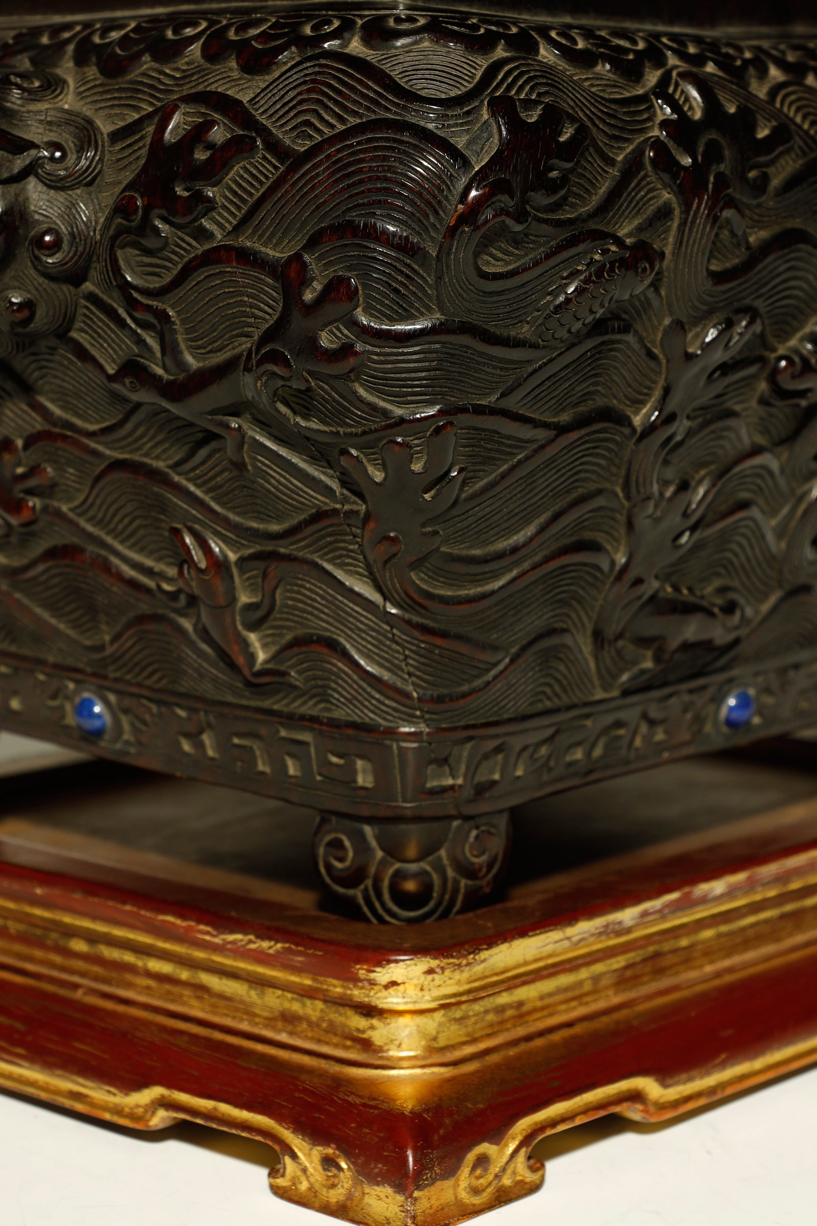 Qing Dynasty ROSEWOOD INCENSE BURNER WITH SEA: AN EXCEPTIONAL ROSEWOOD INCENSE BURNER WITH SEA CREATURE PATTERNSQing Dynasty, 18th CenturyHeight:28.5cm Length:28cm Width:18.5cmDescription: (Carved rosewood with gilt base and lapis inlay).Finely ca