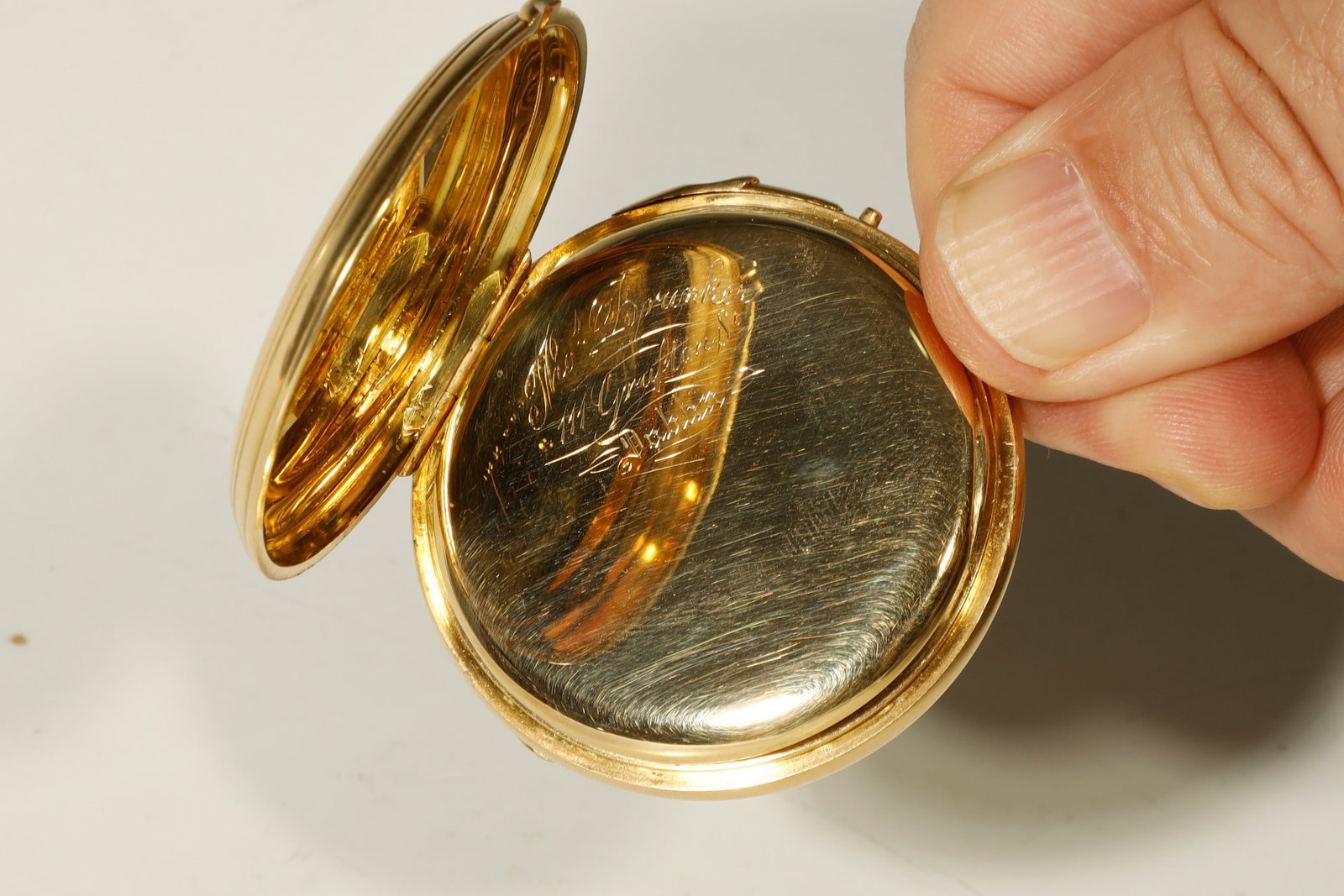 AN IMPORTANT 18K GOLD POCKET WATCH BY M. GRUEN FRÈRES, ATHENS: AN IMPORTANT 18K GOLD “TWO?QUESTION” POCKET WATCH BY M. GRUEN FRÈRES, ATHENS Swiss, Late Chinese 19th Century Height:4cm. Description: A superbly crafted 18?karat gold pocket watch, signed M.
