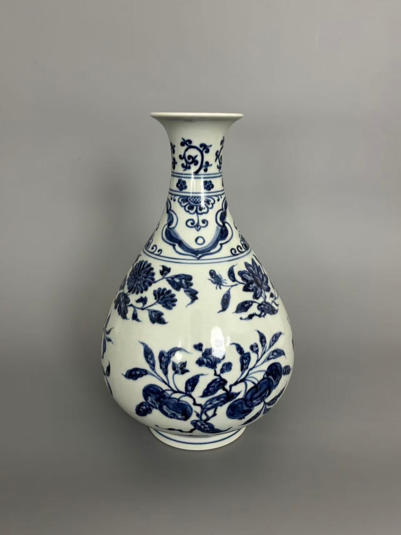 Qing Dynasty "Many Fruits and Flowers" Yuhuchun Vase (1 of 3)