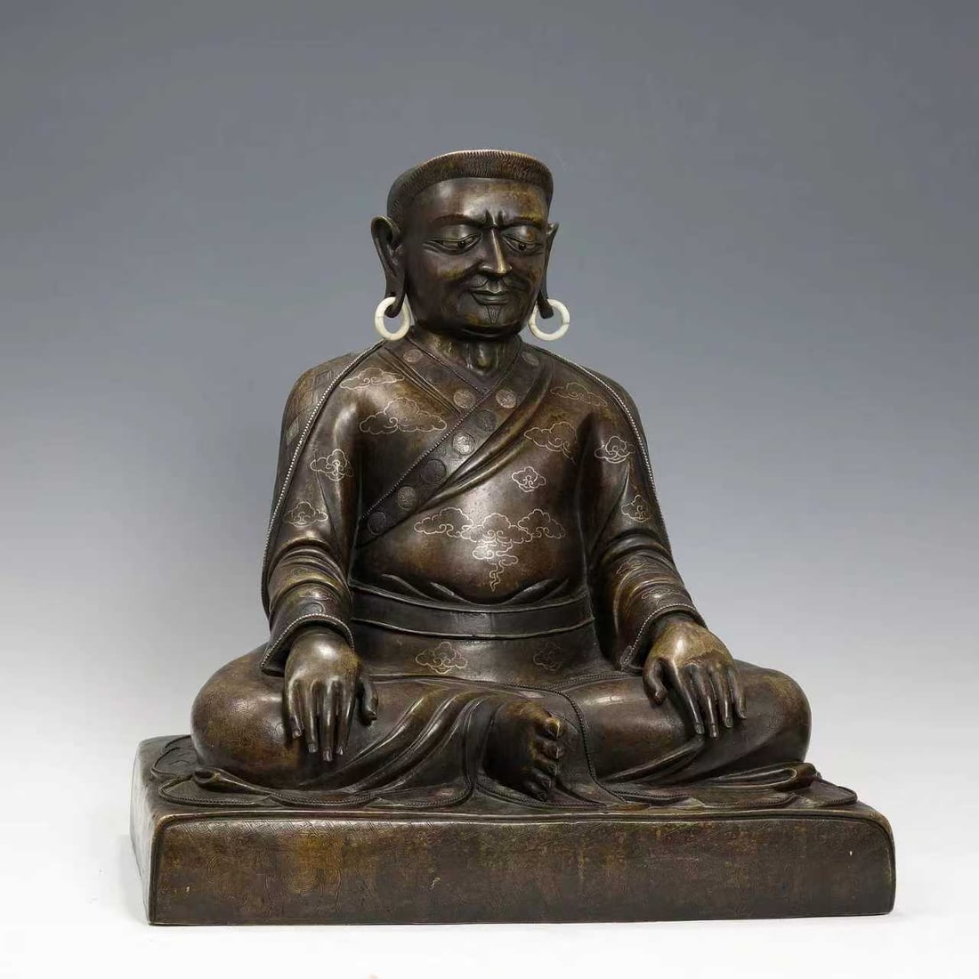 Ming Dynasty - A Magnificent Silver-Inlaid Bronze Figure of a Seated Lama (1 of 9)
