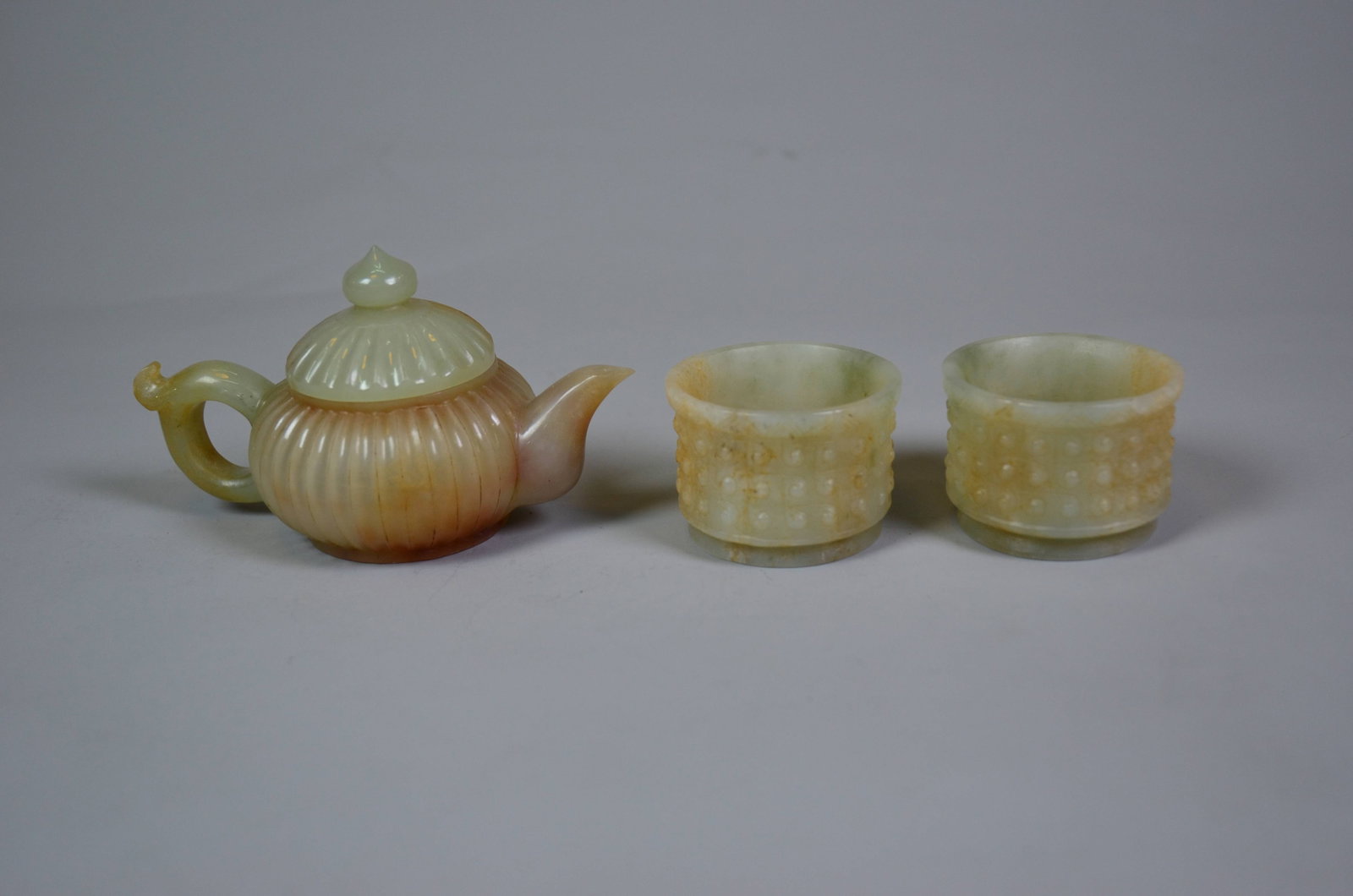 Warring States Hetian Jade Ewer-and-Cup Set: Warring States Hetian Jade Ewer-and-Cup Set------Hetian JadeEwer Length: 12cm, Height: 7.5cm, Cup1 Weight: 95.4 Description: A miniature ewer-and-cup set comprising a small ribbed, globular ewer with 